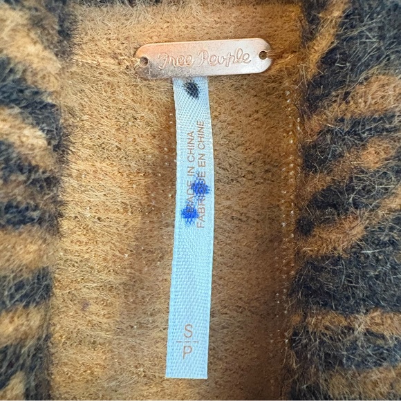 New Free People Animal Print Cardi Duster Maxi small Furry Side Slit Soft $298 - Picture 9 of 9